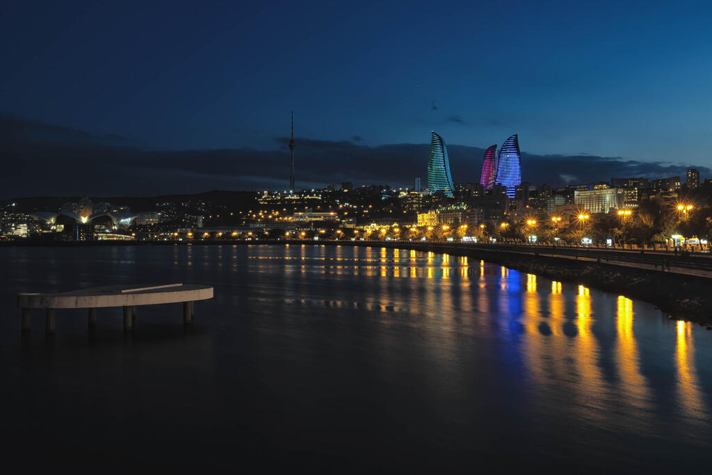 The blue hour in Baku (Photo: Tali Stein) השעה הכחולה בבאקו