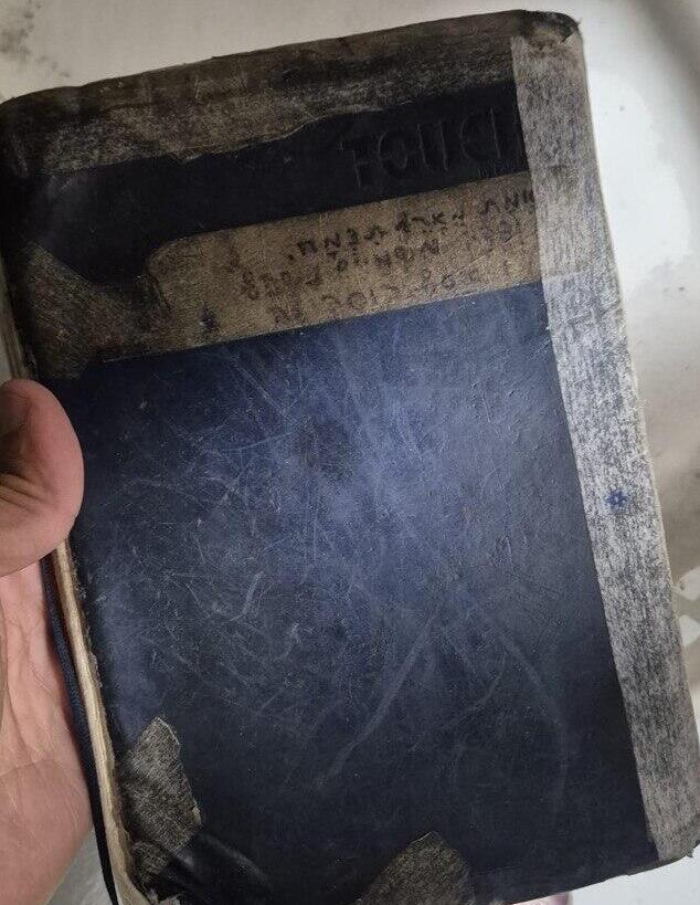 He documented everything in meticulous handwritten records. “Yossi’s” notebook in his prison cell (Photo: Israel Police) כנופייה עבריינית שנחשפה במגדל העמק