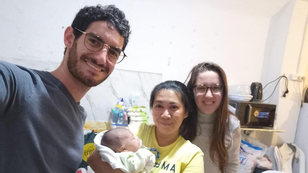 Jovel and her son with Sharon and Nadav Kipnis (Photo: Courtesy of the family) ג'ובל ובנה ביחד עם שרון ונדב קיפניס