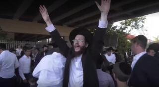 פקקים בגלל הפגנת חרדים: כביש 4 חסום ליד בני ברק