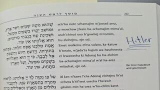 המחזור שנקנה בחנות יהודית בגרמניה, והתגלו בו כתובות נאצה נגד יהודים
