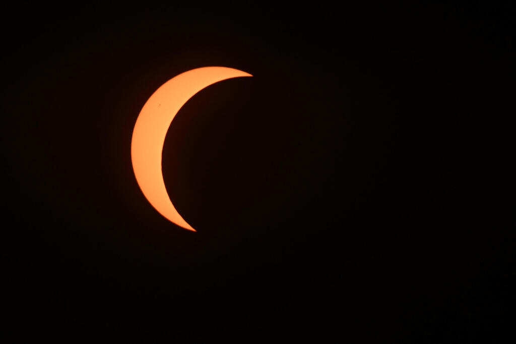 Near-total solar eclipse over Spain (Photo: Leon Neal/Getty Images) ליקוי חמה כמעט מלא בשמי ספרד