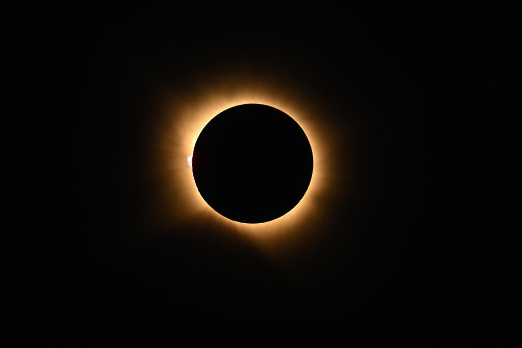 Total solar eclipse over Spain (Photo: Leon Neal/Getty Images) ליקוי החמה המלא בשמי ספרד