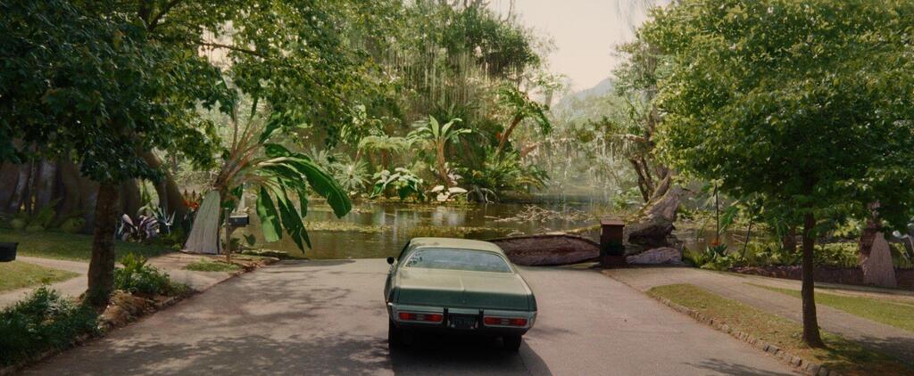 Uh... wasn’t there a Clalit clinic here once? From 'The End of Oak Street' (Photo: Courtesy of Tulip Entertainment) מתוך "סוף רחוב האלון"