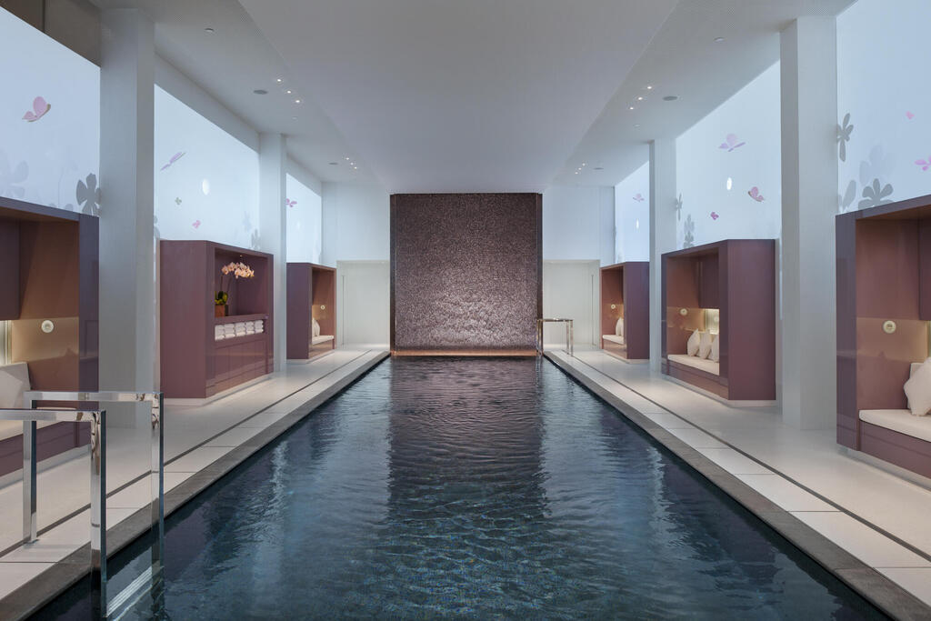 The pool added in the latest renovation, alongside the spa (Photo: Courtesy of Mandarin Oriental Lutetia) מלון לוטסיה