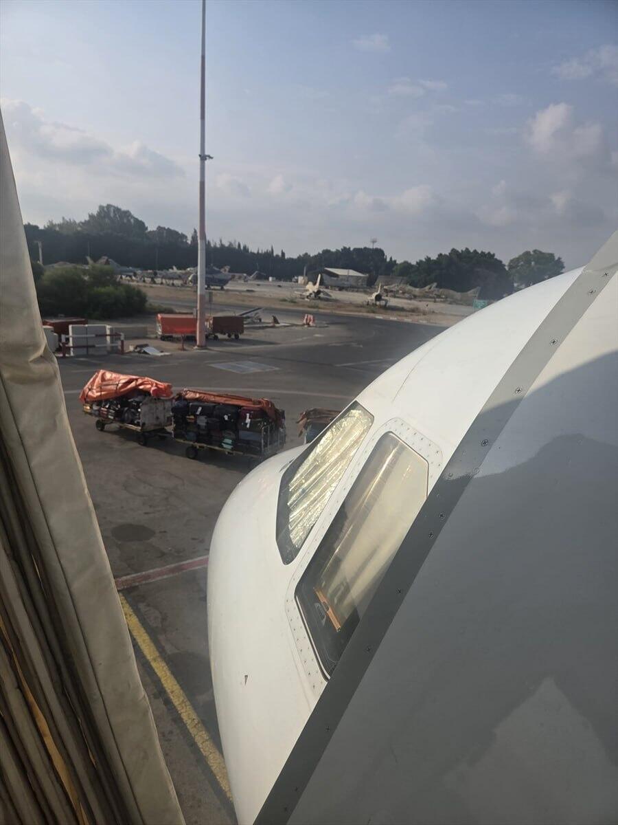 Israir plane unable to take off because of luggage מטוס ישראייא לזלצבורג לא ממריא ו המזוודות ממתינות
