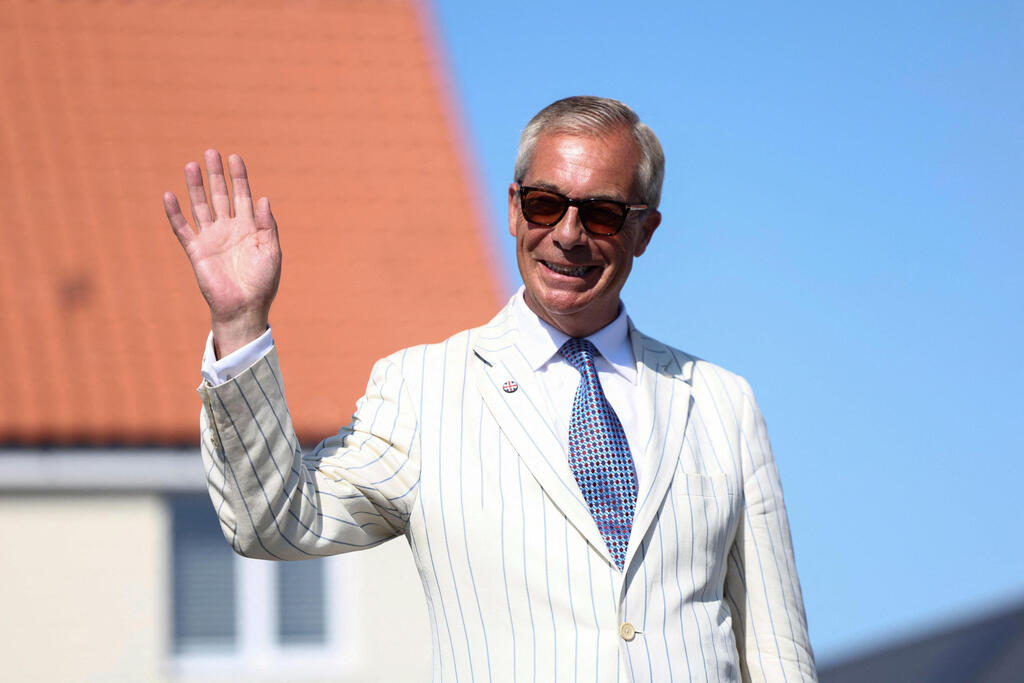 Nigel Farage. I am damned if I am going to stand on a stage, having won a resounding victory (Photo: REUTERS/Toby Shepheard) Nigel Farage. I am damned if I am going to stand on a stage, having won a resounding victory
