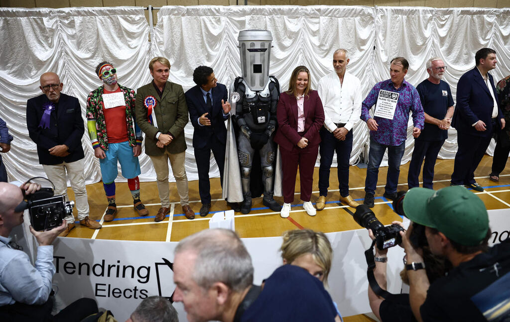 Close battle. The candidates in the British election, including Count Binface who dressed up as a trash can (Photo: Henry NICHOLLS / AFP) Close battle. The candidates in the British election, including Count Binface who dressed up as a trash can