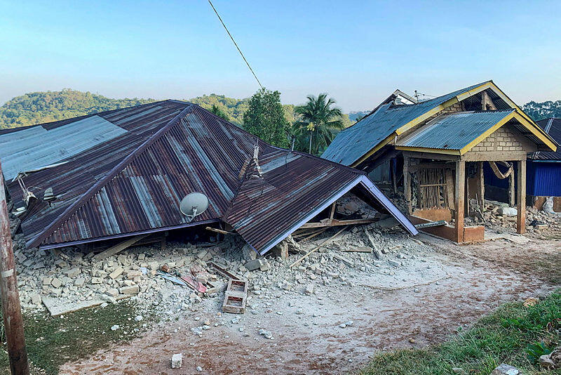 Destruction after the earthquake on Indonesia’s Flores Island (Photo: SELO / AFP) ההרס בעקבות רעידת האדמה באי פלורס שבאינדונזיה