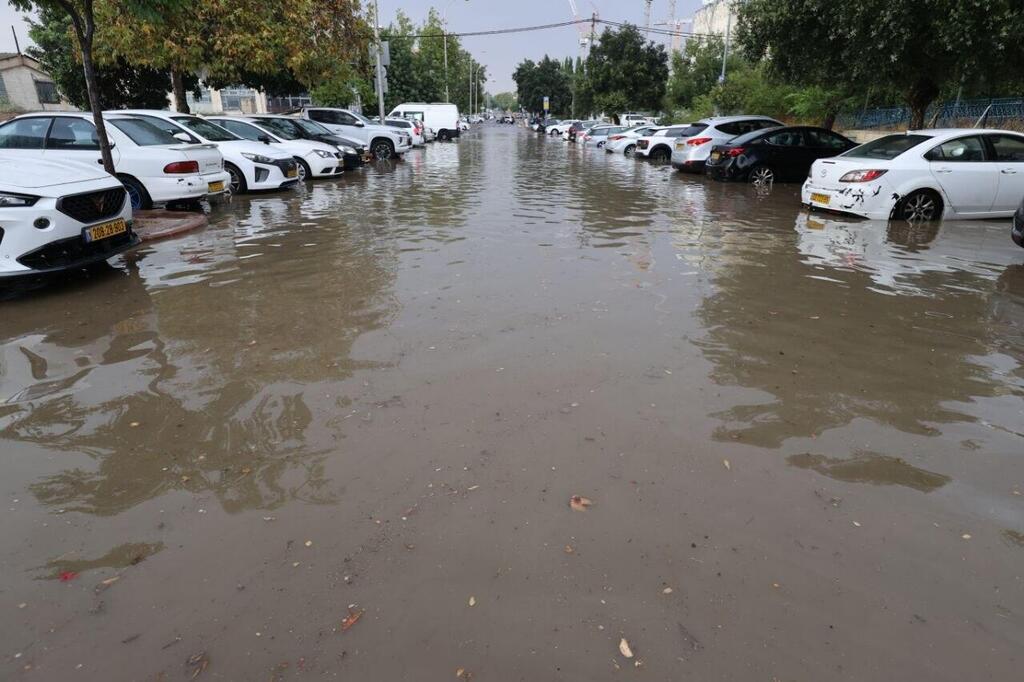 Less rain than expected (Photo: Alex Kolomoisky) גשם בירושלים