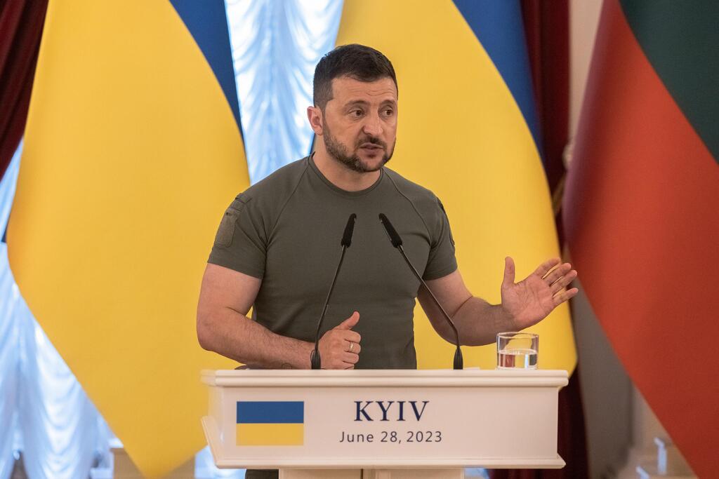 Volodymyr Zelensky (Photo: Roman Pilipey/Getty Images) וולודימיר זלנסקי בפגישה עם נשיאי פולין וליטא, 2023