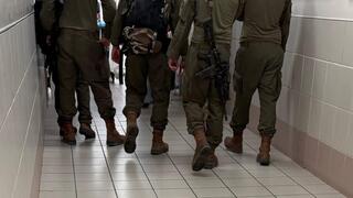 חיילים באו לחזק את הפצועים