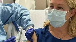 ד"ר סטייסי התנדבה לניסוי: החיסון שעשוי לשנות הכול