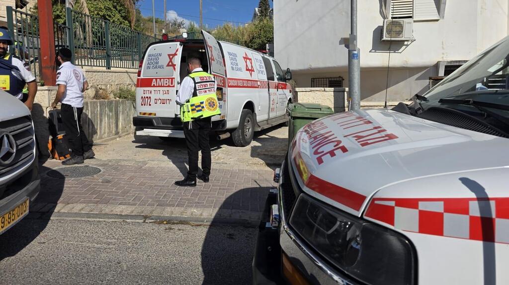 At the scene of a stabbing in Beit Shemesh (Photo: MDA) בית שמש