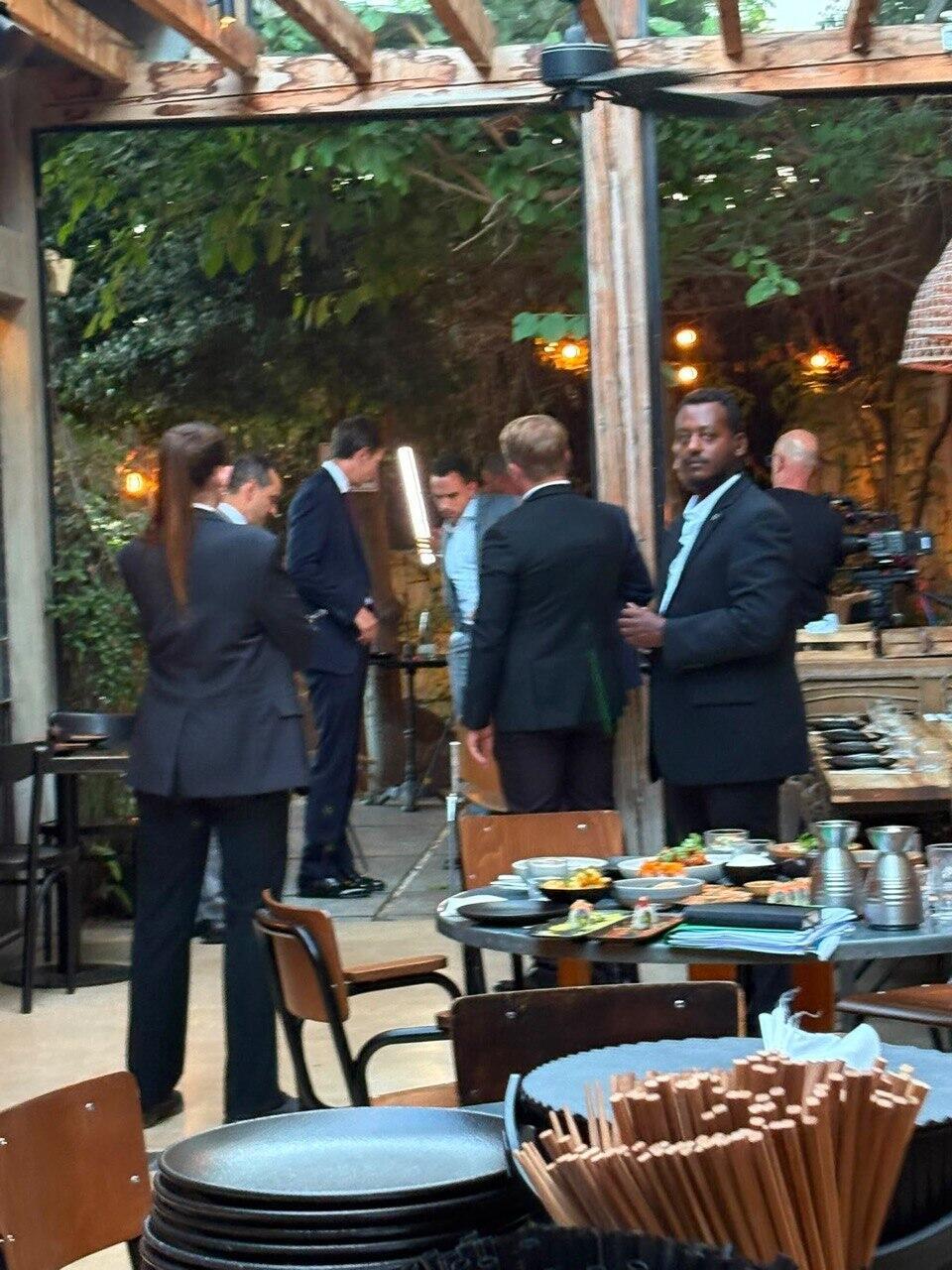 Arrived with security guards and large vehicles קושנר עם צוותו במסעדה בירושלים