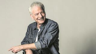 פרויקט חגיגי: 80 שנה, 8 שירים ושלום חנוך אחד