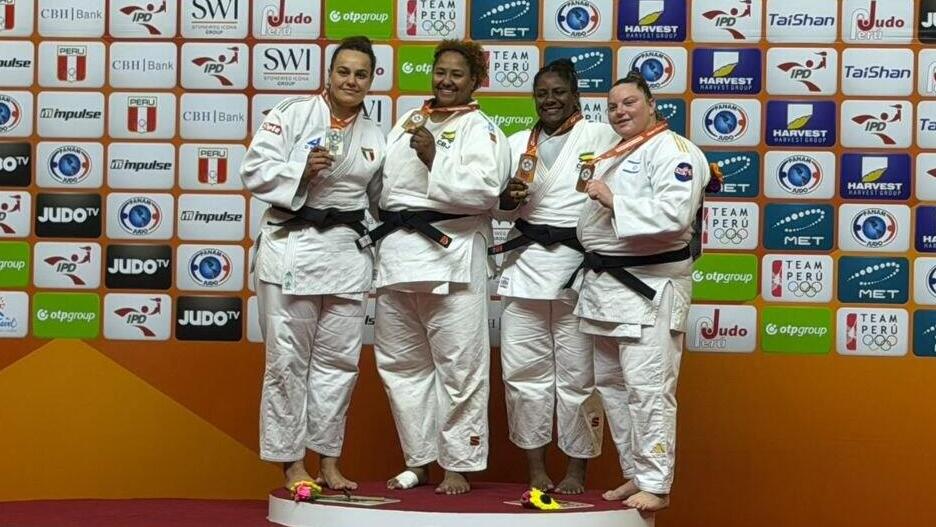 Raz on the podium with her bronze medal (Photo: IJF) רז הרשקו עם מדליית הארד
