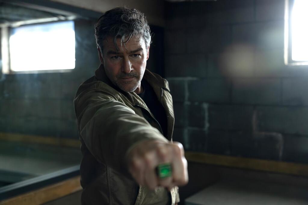 Not exactly a role model. From Lanterns (Photo: Courtesy of HBO Max) מתוך "לנטרנים"