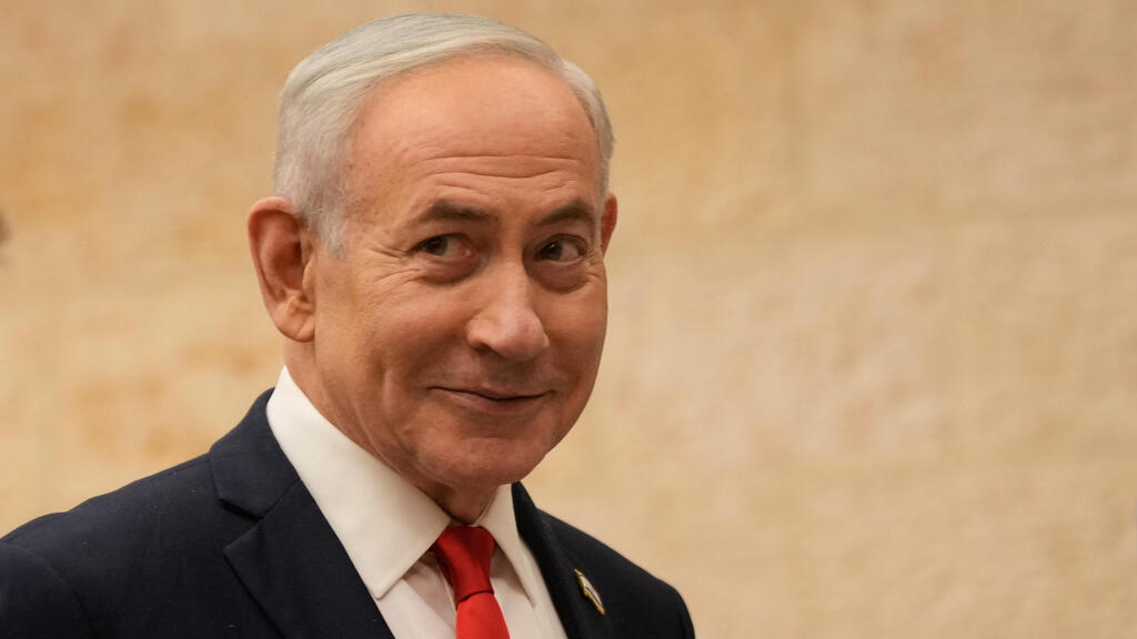 Sanctions at this stage could actually strengthen Prime Minister Benjamin Netanyahu and right-wing ministers in his government (Photo: Ohad Zwigenberg, Pool, AP) ראש הממשלה בנימין נתניהו מצביע בפריימריז לליכוד