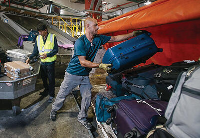 Baggage delays at Ben Gurion Airport (Photo: Shaul Golan) Baggage delays at Ben Gurion Airport