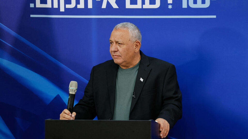 Yashar! party chairman Gadi Eisenkot (Photo: REUTERS/Amir Cohen) גדי איזנקוט בקריית מלאכי