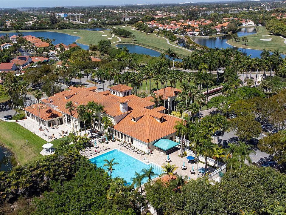 Indian Creek Country Club in Miami. Just 350 members (Photo: The Historic Preservation Association of Coral Gables) אינדיאן קריק קאנטרי קלאב במיאמי