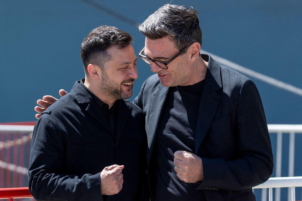 British Prime Minister Andy Burnham with Zelenskyy during the Ukrainian president’s visit to Britain last month, shortly after Burnham took office (Photo: Simon Jones / POOL / AFP) 27 ביולי ראש ממשלת בריטניה אנדי ברנהאם עם נשיא אוקראינה זלנסקי באירוע על נושא המטוסים הבריטית HMS Queen Elizabeth בפורטסמות'