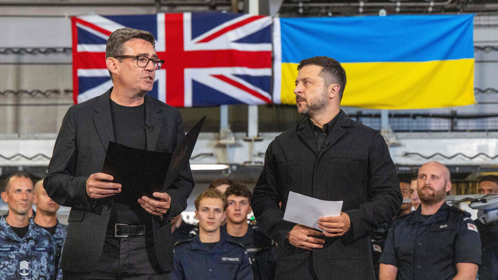 Ukrainian President Volodymyr Zelenskyy with British Prime Minister Andy Burnham; solidarity visit to Kyiv (Photo: Simon Jones/Pool/AFP) 27 ביולי ראש ממשלת בריטניה אנדי ברנהאם עם נשיא אוקראינה זלנסקי באירוע על נושא המטוסים הבריטית HMS Queen Elizabeth בפורטסמות'