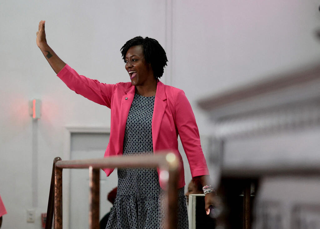 Sixth-generation Jacksonville resident Angie Nixon (Photo: Joe Raedle / Getty Images North America / AFP) ניקסון המועמדת הדמוקרטית