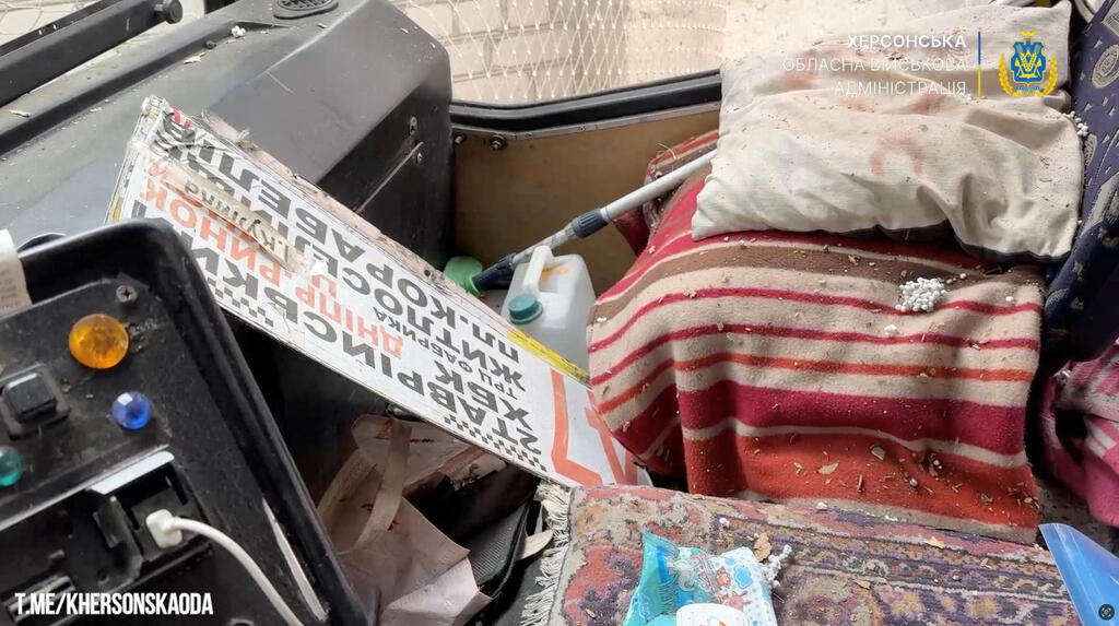 The destruction inside the minibus. Zelenskyy: 'This is the daily reality' (Photo: Kherson region Military Administration/Handout via REUTERS) מלחמת רוסיה אוקראינה גג ה מיניבוס שנפגע מ כטב"ם רוסי ב חרסון אוקראינה