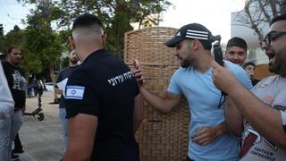 מרדכי דוד בתפילות בהפרדה מגדרית בכיכר הבימה