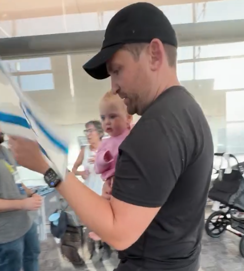 Arielle's family lands in Israel (Photo: Screenshot) Aiyah
