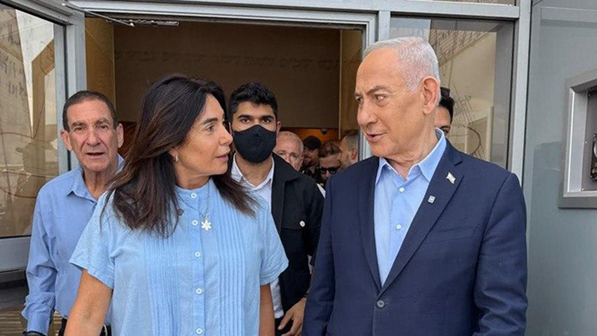 Netanyahu and Regev at Ben Gurion Airport, yesterday נתניהו ורגב בנתב"ג