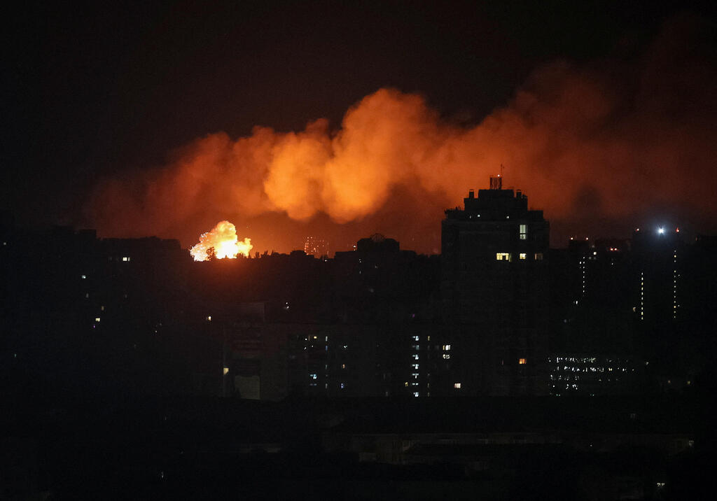 Ballistic missiles explode over Kyiv (Photo: REUTERS/Gleb Garanich) קייב