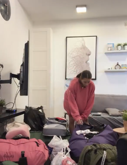 Dani in her Airbnb apartment (Photo: Screenshot) Aiyah