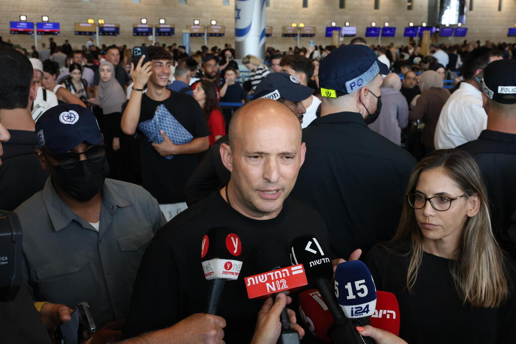 Bennett at Ben Gurion Airport (Photo: Shaul Golan) בנט נותן הצהרה מנתב"ג