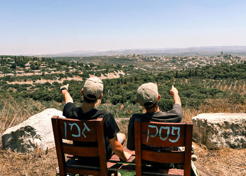 'Two' (Photo: Gilad, from the 'Taken Out of Context' exhibition) שניים - גלעד