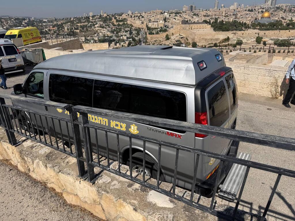 Katz's funeral procession arrives at Jerusalem’s Mount of Olives (Photo: Liran Tamari) הלוויה של רס"ל יהודה יקותיאל כץ