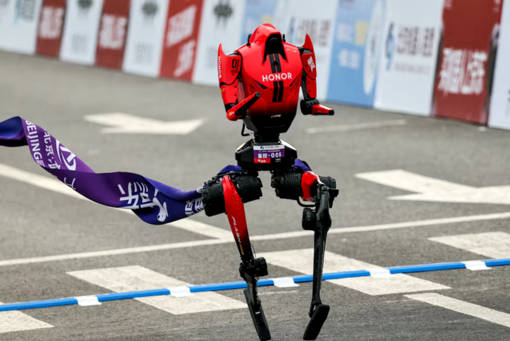 A Lightning humanoid robot by Honor crosses the finish line of the second Beijing E-Town Half Marathon and Humanoid Robot Half Marathon in Beijing (Photo: Reuters) A Lightning humanoid robot by Honor crosses the finish line of the second Beijing E-Town Half Marathon and Humanoid Robot Half Marathon in Beijing