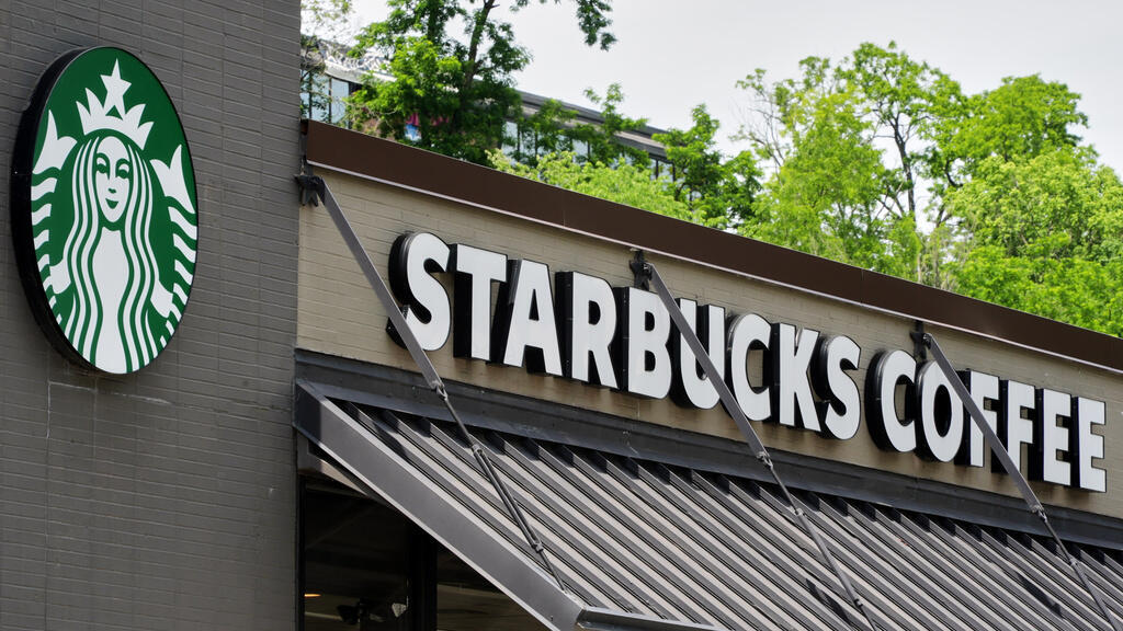 No coffee, no seat? Starbucks draws the line on customers who don't order (Photo: Gene J. Puskar / AP) סניף של סטארבאקס
