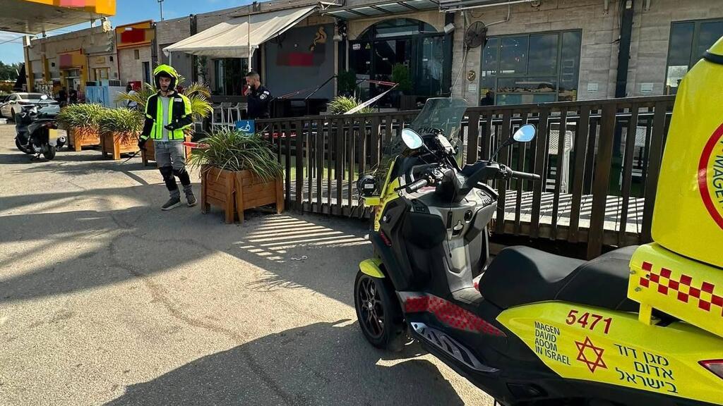 Место стрельбы на АЗС рядом с Кейсарией (Фото: МАДА) זירת הירי בקיסריה