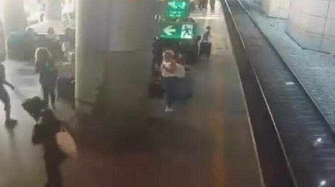 תיעוד: רגע הפיצוץ בתחנת הרכבת בנתב"ג ובריחת הנוסעים; "האסון עוד יגיע"