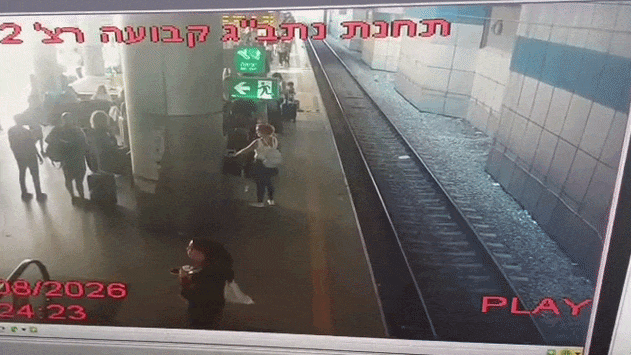 תיעוד: רגע הפיצוץ בתחנת הרכבת בנתב"ג ובריחת הנוסעים; "האסון עוד יגיע"