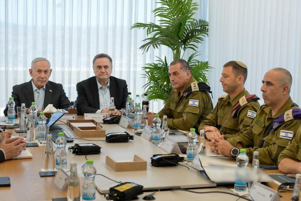 Central Command chief Avi Bluth, IDF Chief Eyal Zamir, Defense Minister Israel Katz and Prime Minister Benjamin Netanyahu (Photo: GPO) הערכת מצב ביטחונית על מרחב יהודה ושומרון