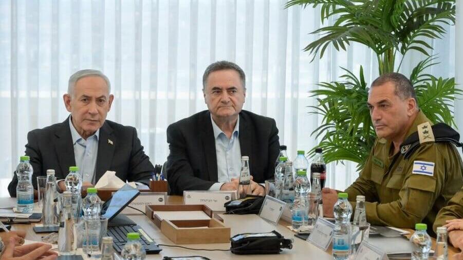 Zamir, Katz and Netanyahu at a Central Command briefing (Photo: GPO) הערכת מצב ביטחונית על מרחב יהודה ושומרון
