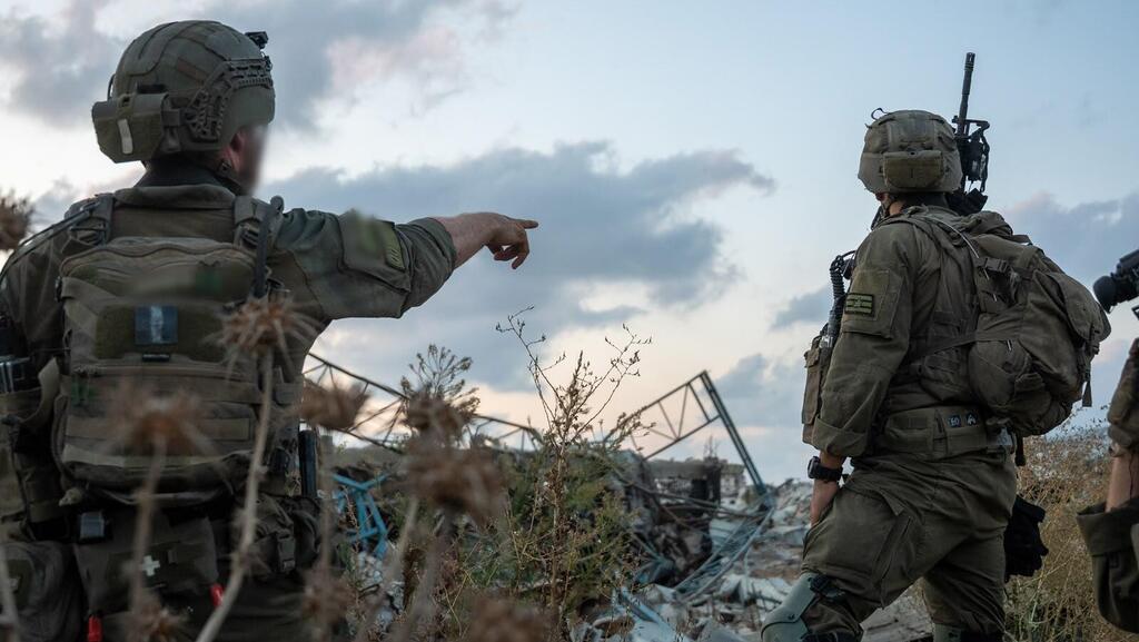 IDF soldiers operating in Gaza (Photo: IDF Spokesperson's Unit) מפעילות כוחות חטיבת הצנחנים ברצועת עזה