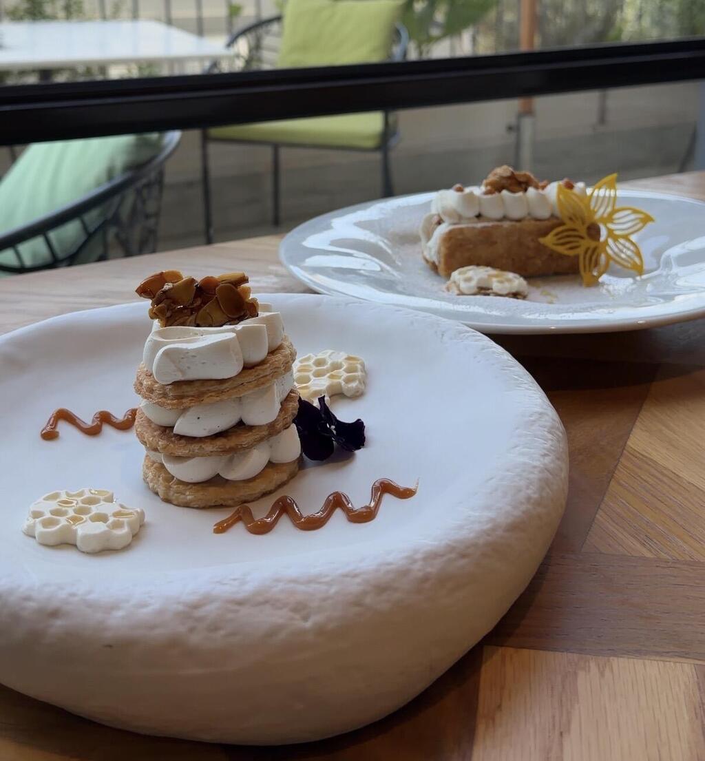 Bee sting mille-feuille (Photo: Courtesy of Fattal Hotels) מילפיי עקיצת הדבורה