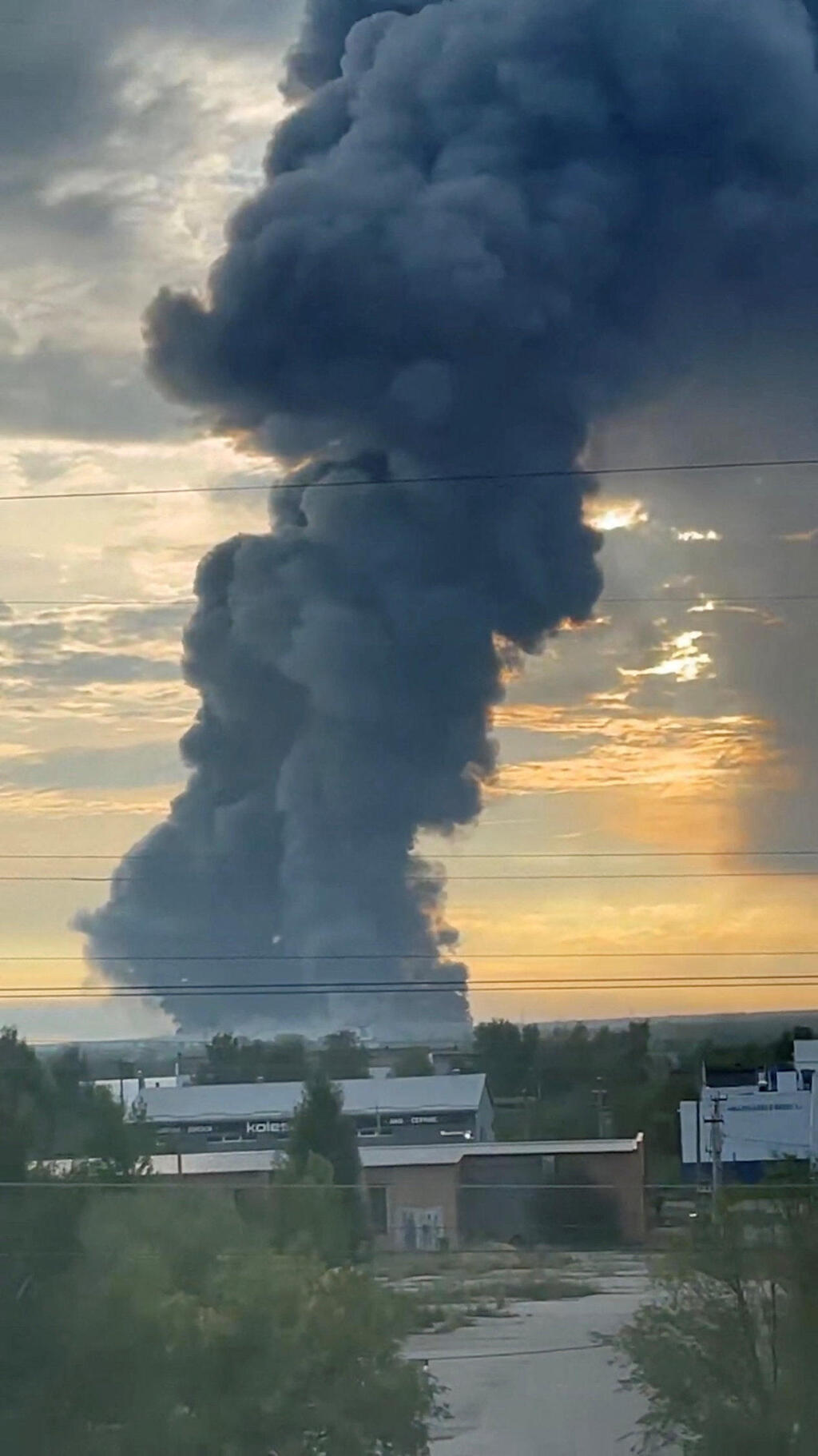 After a Ukrainian drone struck an Ozon warehouse in Samara, Russia (Photo: Social Media via Reuters) רוסיה סמארה סמרה מחסן של חברת אוזון עולה באש מתקפה כטב"ם של אוקראינה