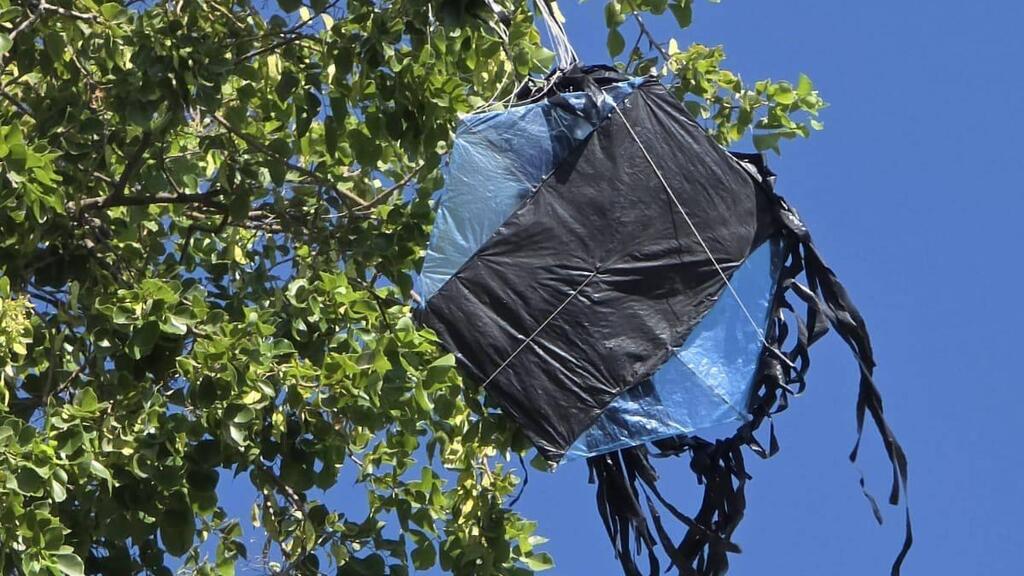 One of several kites found across the Gaza border region (Photo: Yogev Oknin) עפיפוף נוסף שאותר