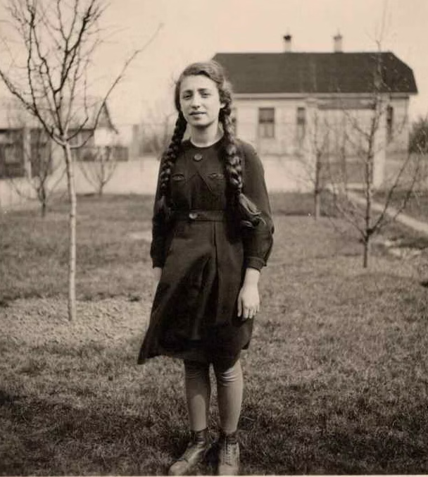 Gabriele Keenaghan in her great-uncle George’s garden in the suburbs of Vienna, just before she left for England, 1938 (Photo: Gabriele Keenaghan/ AJR) Gabriele Keenaghan